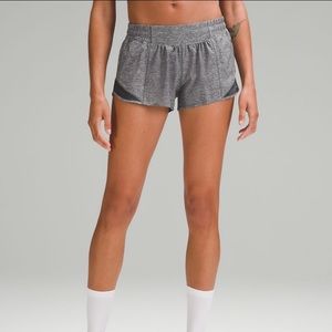 Lululemon hotty hot shorts LR 2.5 in. Size 8